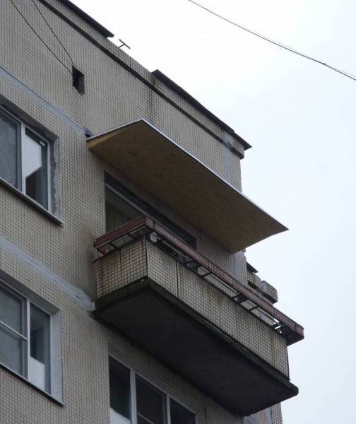 Az erkély felülről szivárog: mit kell tenni