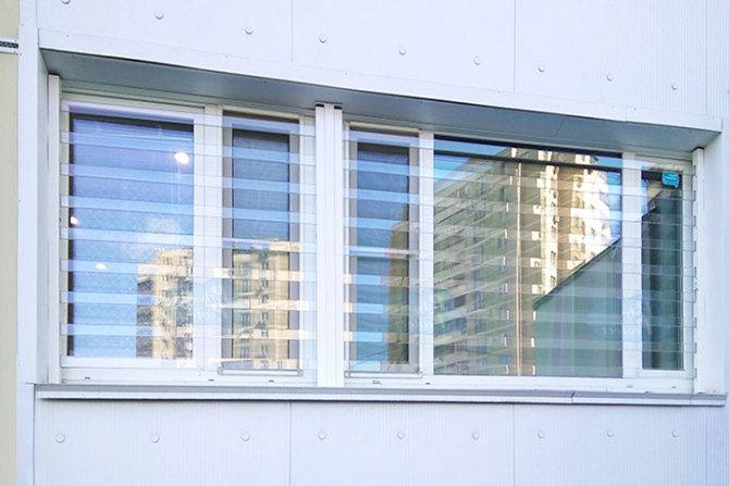 Grile transparente din policarbonat pentru ferestre