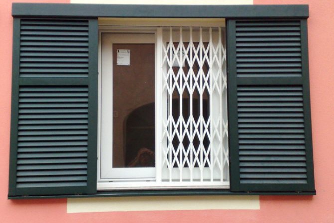 Zăbrele glisante pe ferestre