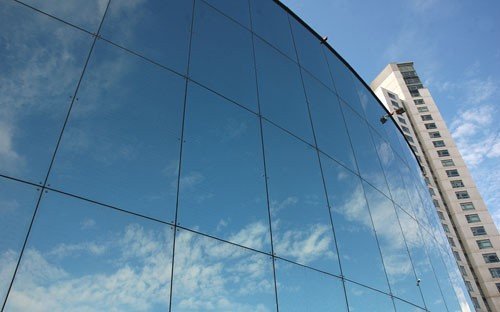 Sticlă de fațadă reflectorizantă
