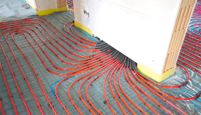Amplasarea conductelor pentru podeaua încălzită cu apă