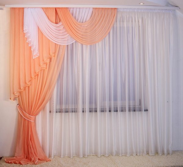 gardiner med lammerquins i soveværelset