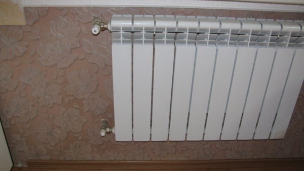 Varmesystem i en lejlighedsbygning med topfyldning