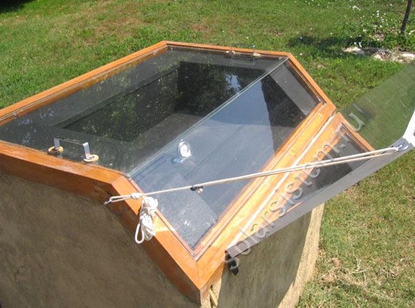 Nakatigil solar oven na luad