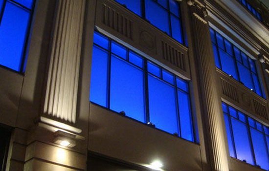 نوافذ بزجاج مزدوج بإضاءة LED