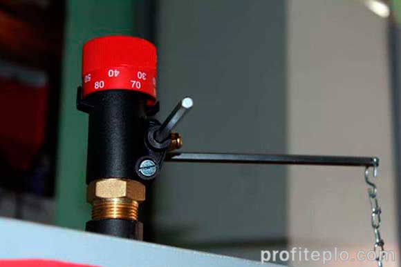 Instalarea și reglarea regulatorului de tiraj pe un cazan pe combustibil solid