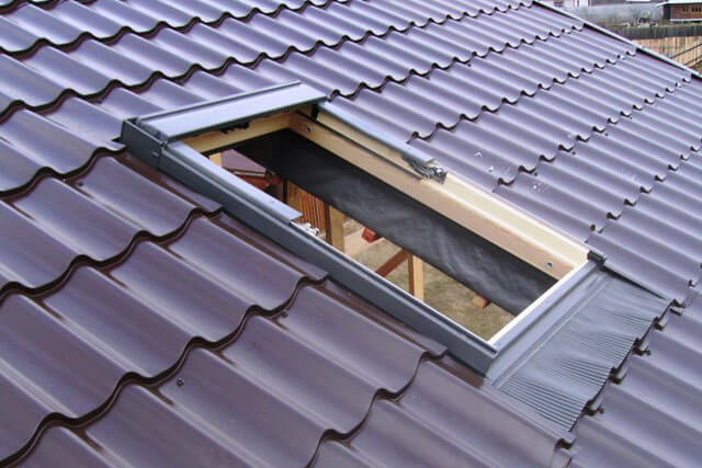 instalarea unei ferestre de acoperiș
