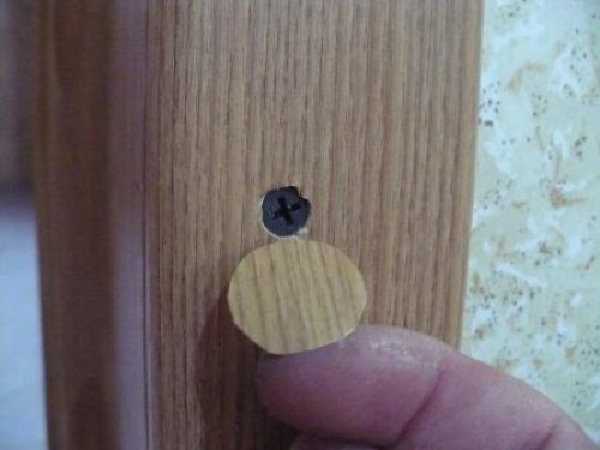 Installation af platbånd på indvendige døre: bredde, hvor meget du har brug for, hvordan man spikrer det korrekt
