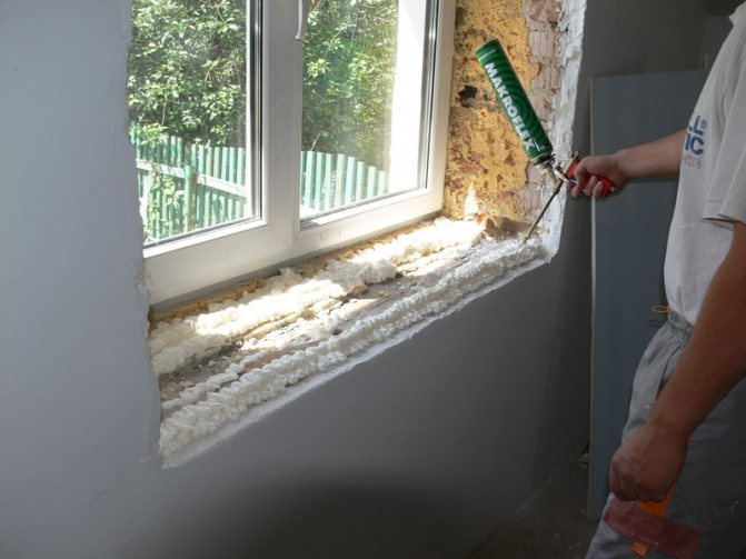 Pag-install ng isang window sill sa foam