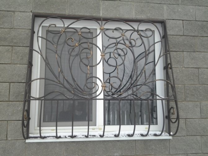 Pag-install ng mga grilles sa windows welding