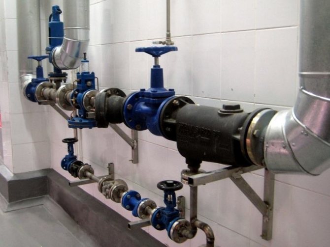 Pag-install ng isang balbula sa isang sistema ng supply ng tubig