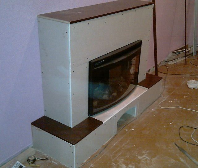 Naka-install na electric fireplace