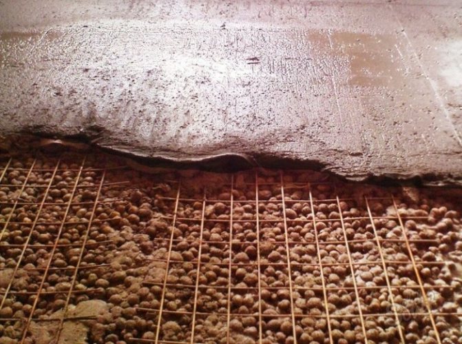Isolering af gulvet med ekspanderet ler