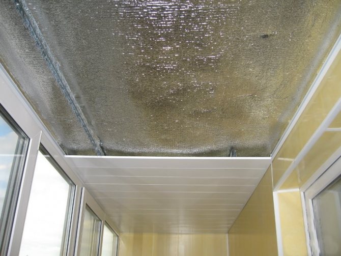 izolarea tavanului cu izolație din folie
