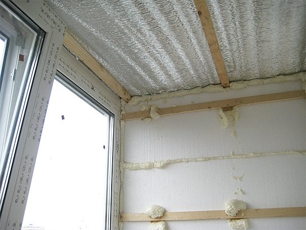 isolering af loftet på altanen foto 3