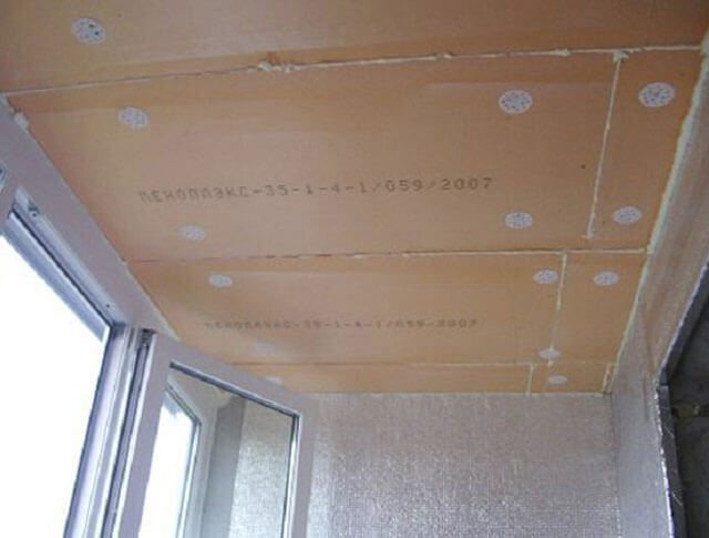 izolație de plafon bricolaj pe balcon