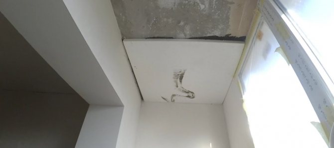 Isolering af loftet på altanen