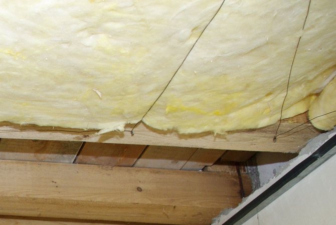 Izolăm tavanul într-o casă de lemn cu propriile mâini