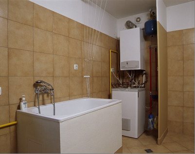Er det muligt at installere gasudstyr i badeværelset og toilet