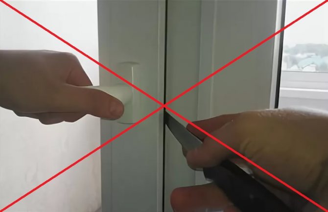 Deschizând ușa cu un cuțit