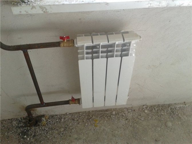 Înălțimea de instalare a radiatorului de la podea: la ce distanță să stea